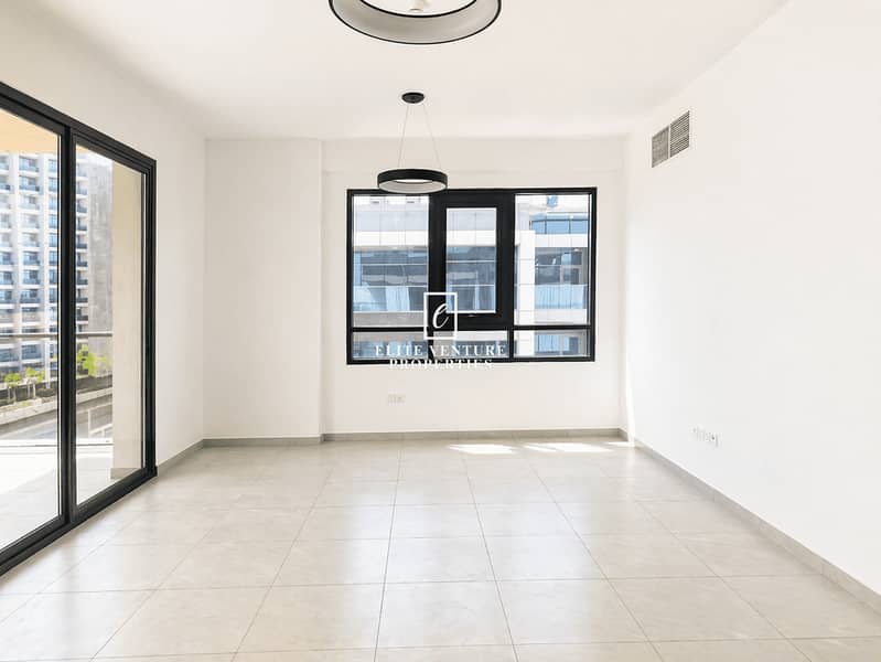 WELL-MAINTAINED | SPACIOUS & COMFORTABLE LIVING WELL-MAINTAINED | SPACIOUS & COMFORTABLE LIVING