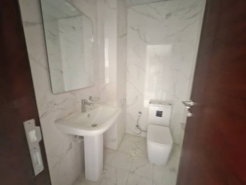 8 1000198841. jpg