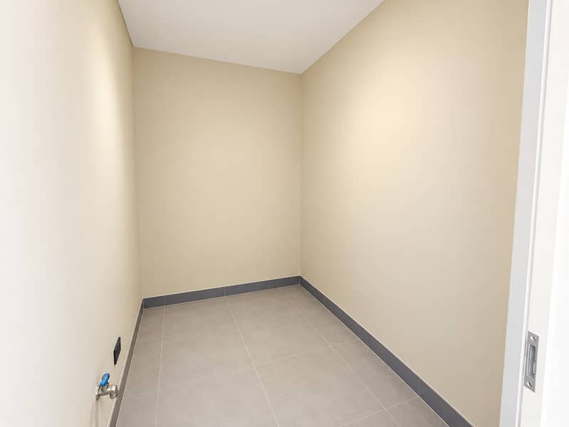 13 Petit placard beige aux carreaux gris. png
