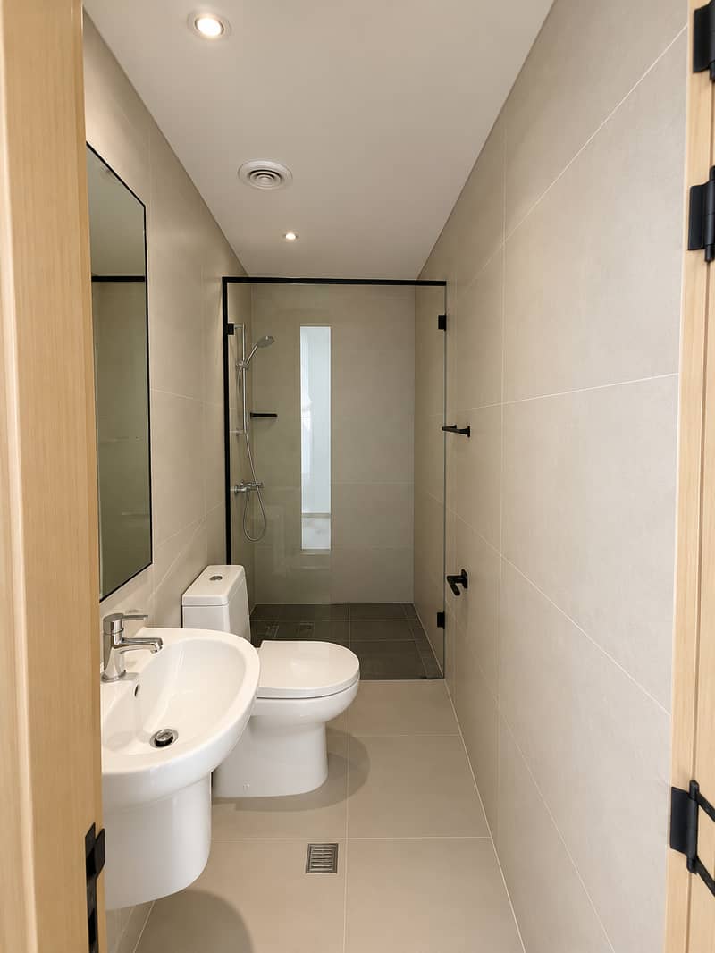 14 Salle de bain moderne minimaliste. png