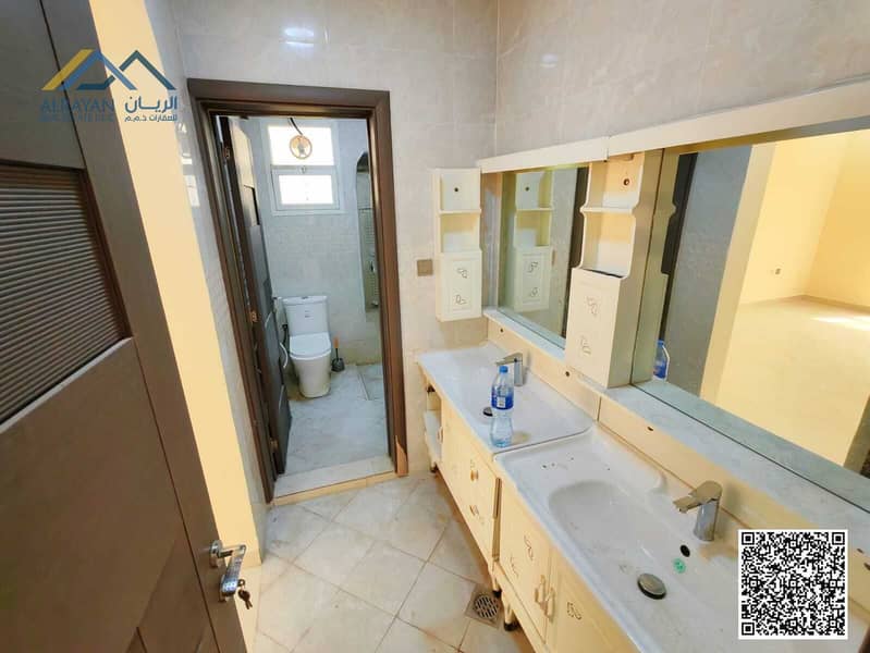 4 da5781e3-c5d3-470d-bd1e-b2927d918368. jpg