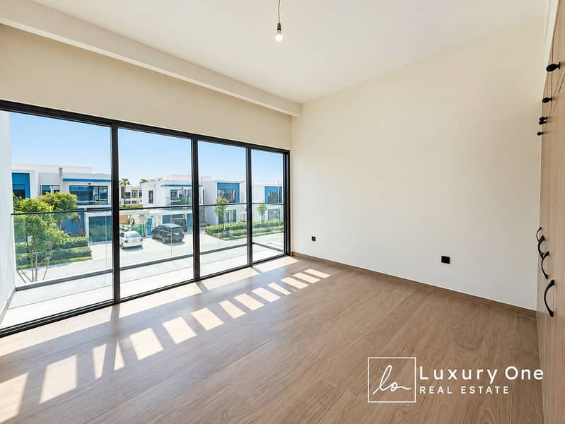8 Bright Minimalist Room with Townhouse Views. png