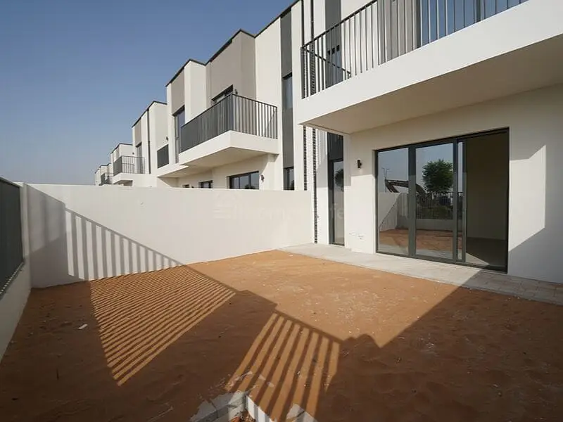 Up to 12 Cheques | Singe Row | Close to Entry