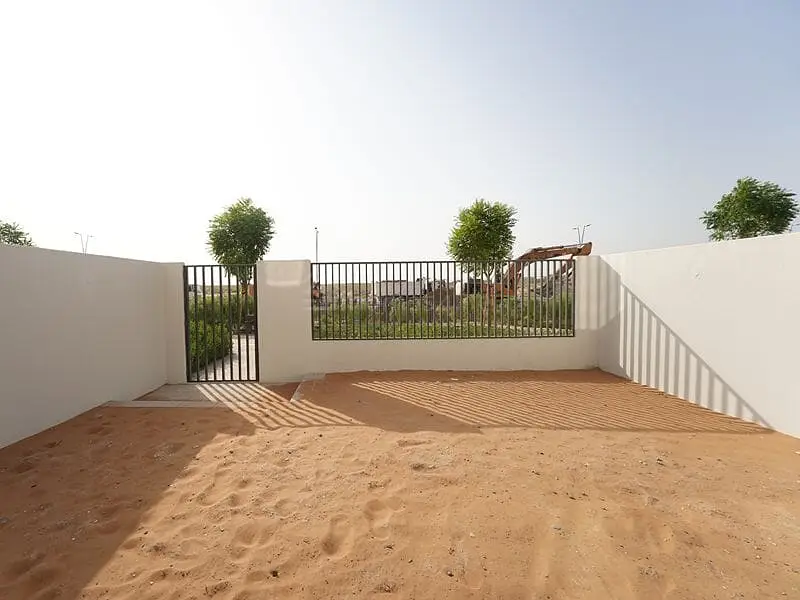 Up to 12 Cheques | Singe Row | Close to Entry