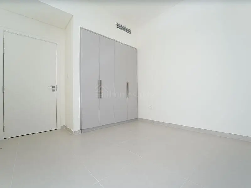 Up to 12 Cheques | Singe Row | Close to Entry