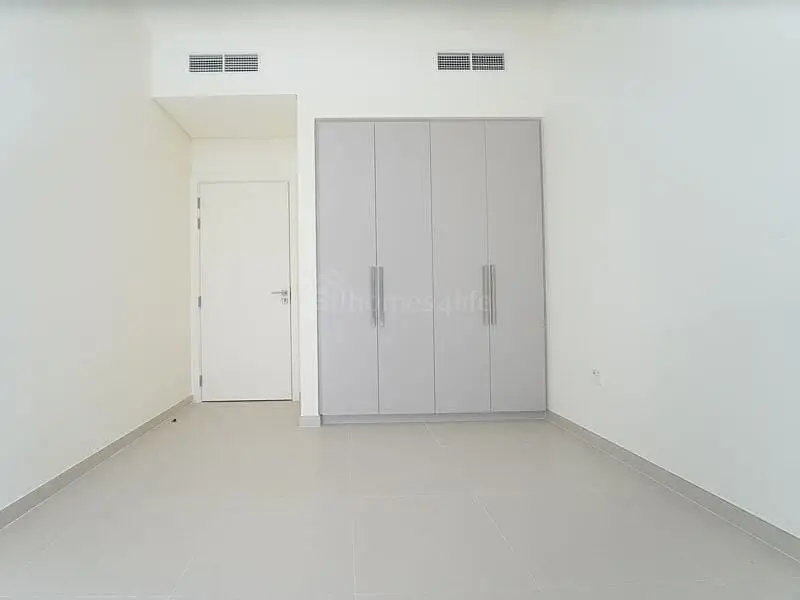 Up to 12 Cheques | Singe Row | Close to Entry