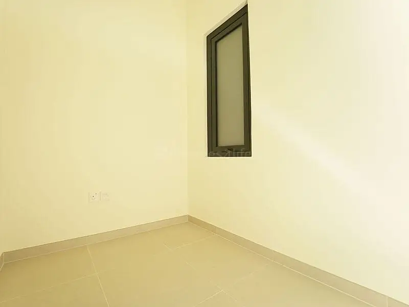 Up to 12 Cheques | Singe Row | Close to Entry
