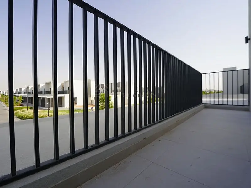 Up to 12 Cheques | Singe Row | Close to Entry