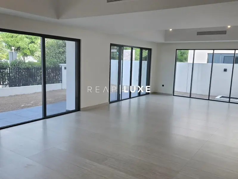 Parkside Living | Ready to Move | Prime Location