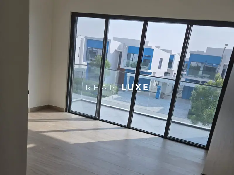 Parkside Living | Ready to Move | Prime Location