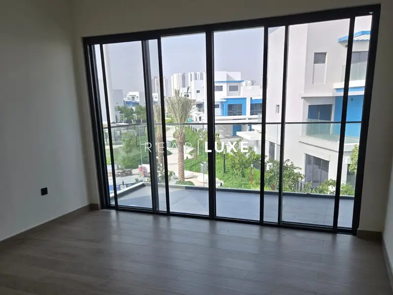 Parkside Living | Ready to Move | Prime Location