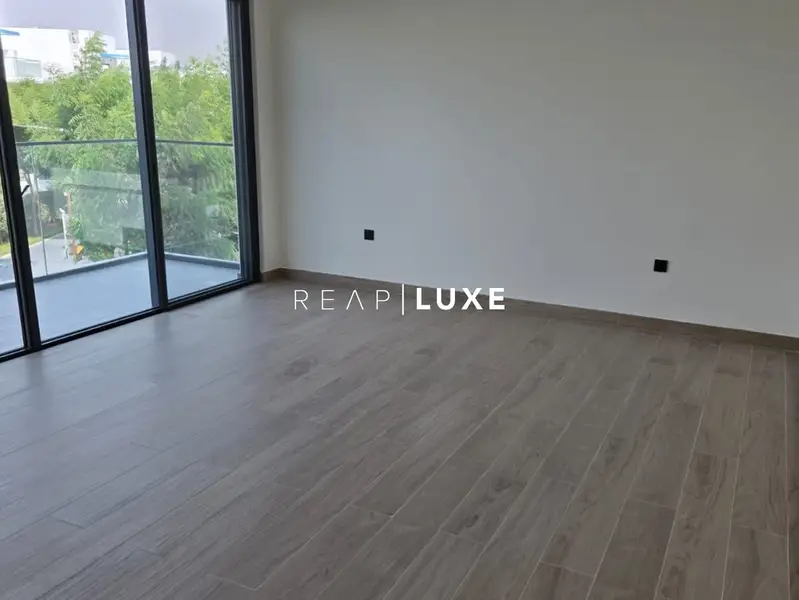 Parkside Living | Ready to Move | Prime Location