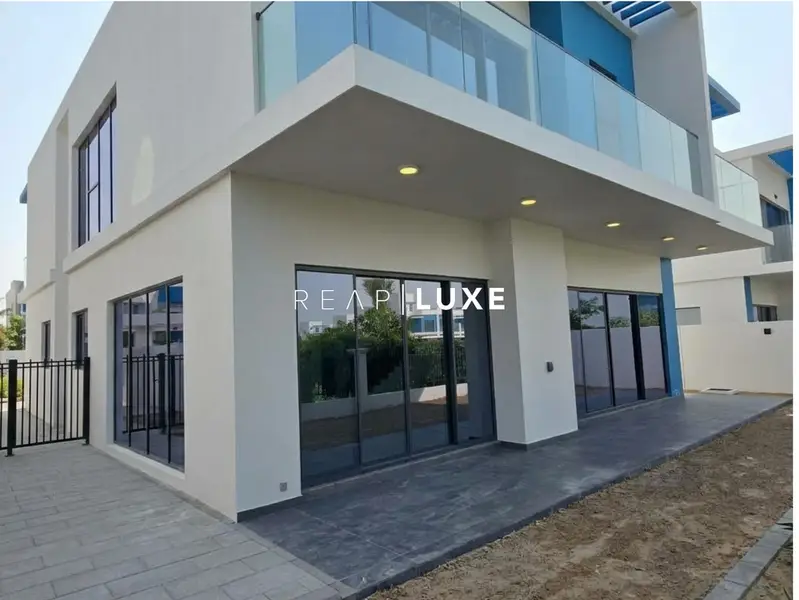 Parkside Living | Ready to Move | Prime Location