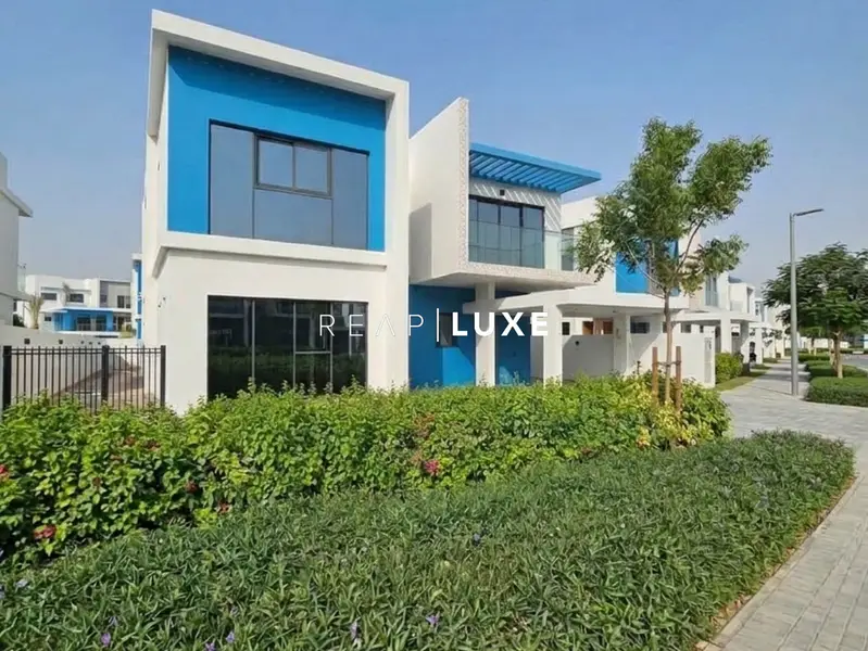 Parkside Living | Ready to Move | Prime Location