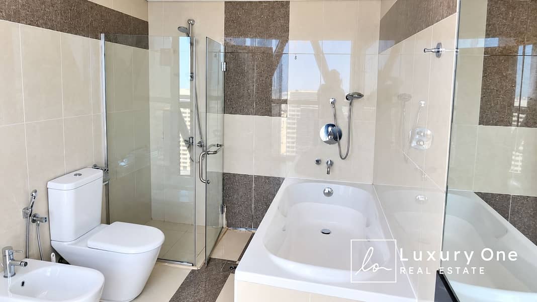 8 Modern Beige and Gray Luxury Bathroom. png