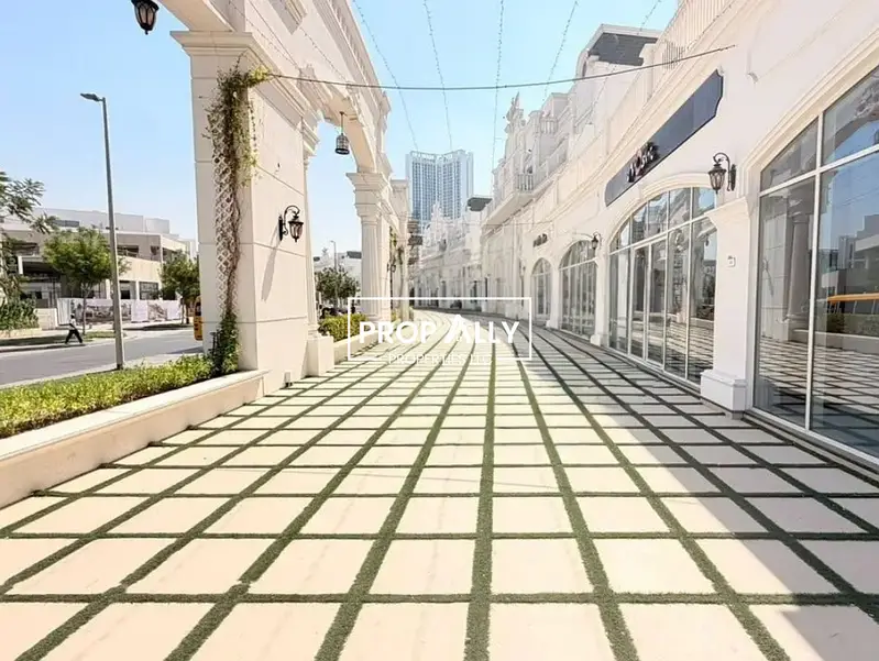 Retail Shop | High Visibility | Semi Fitted