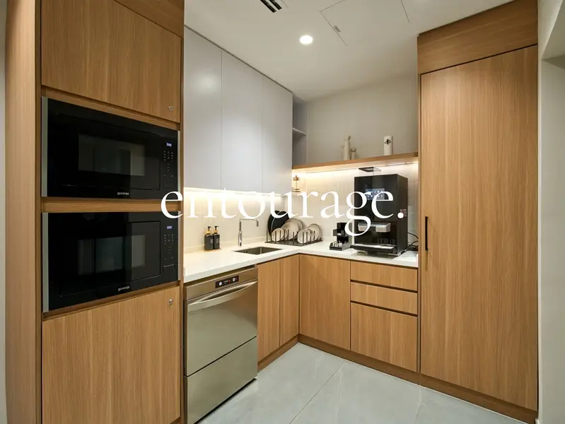 All-Inclusive | 27 Desks | Panoramic Views