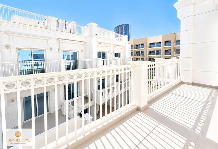 8 Sunlit Luxury Balcony Overlooking White Residences. png