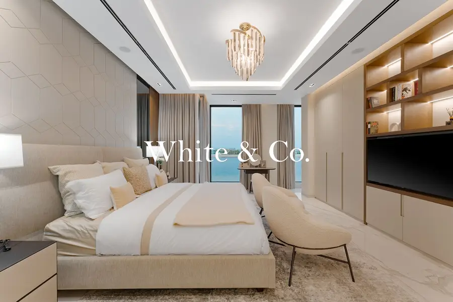 Smart Home | Newly Reno | 5 Beds + Maid