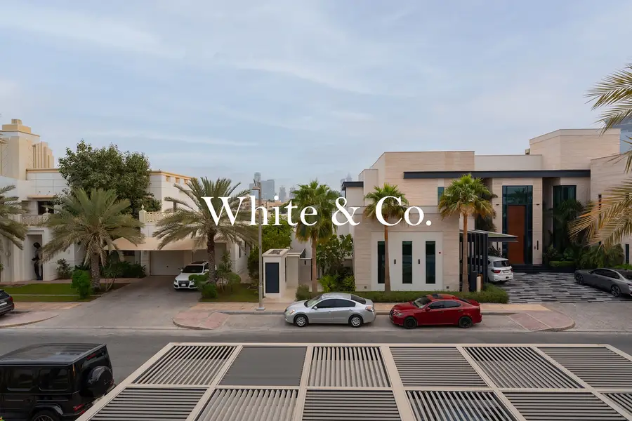 Smart Home | Newly Reno | 5 Beds + Maid