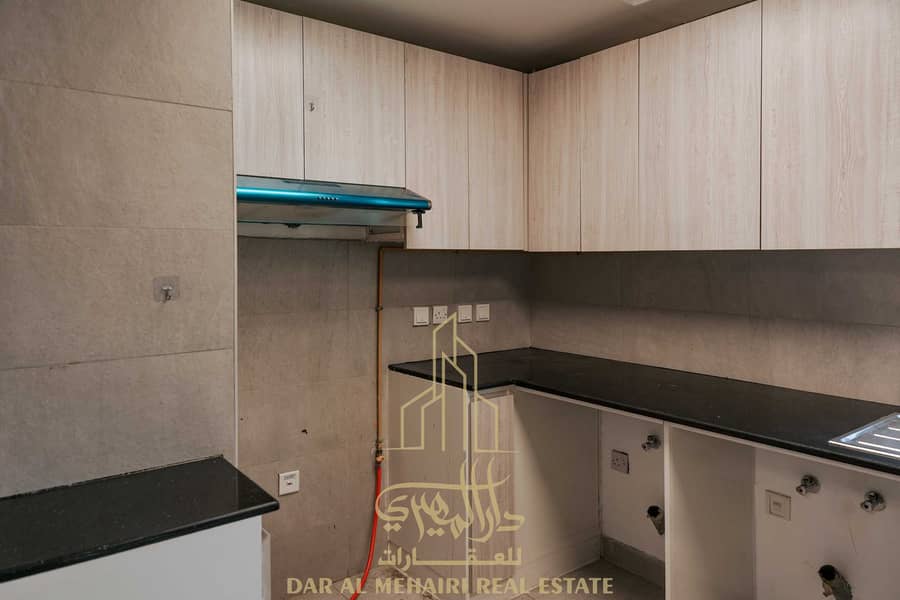 6 Kitchen. jpg