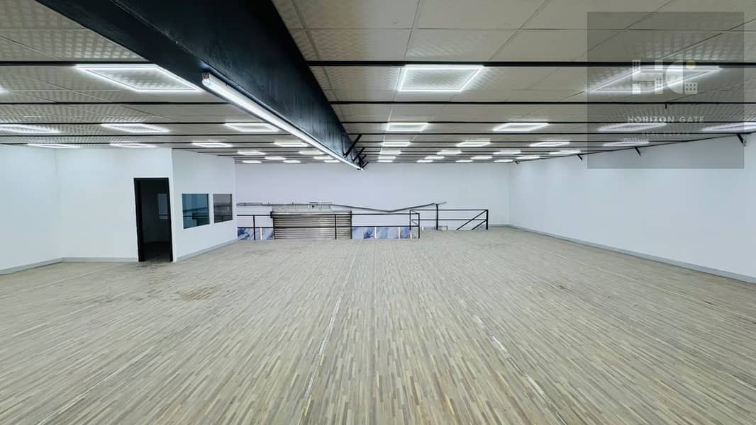 Warehouse with Mezzanine | 4,950 sq ft | Al Quoz