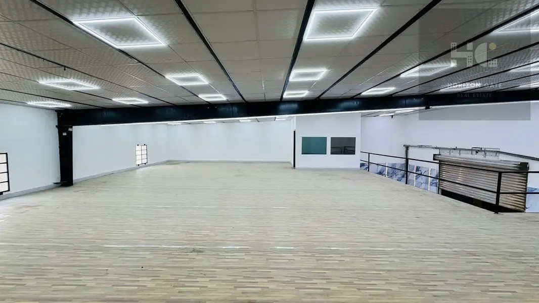 Warehouse with Mezzanine | 4,950 sq ft | Al Quoz