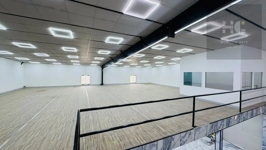 Warehouse with Mezzanine | 4,950 sq ft | Al Quoz