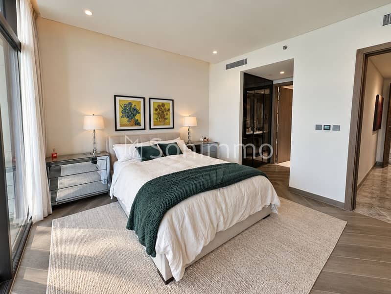 10 Bright Modern Bedroom with Green Accents. png
