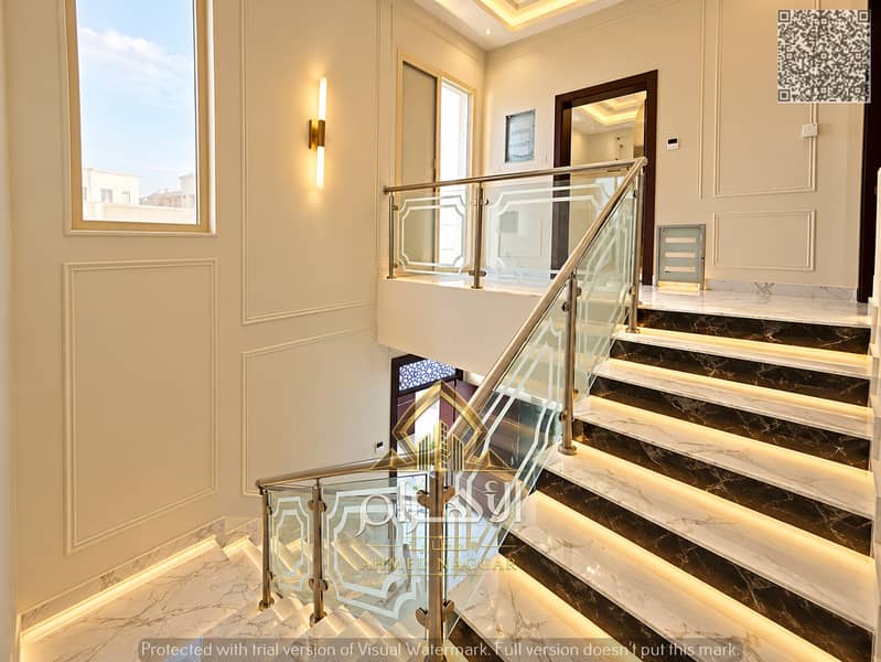 10 درج رخامي فاخر بإضاءة دافئة. jpg