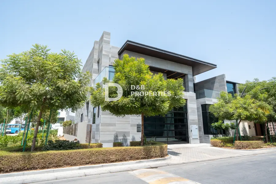 4BR+Maid+Office | Private Pool & Lift |Corner Plot