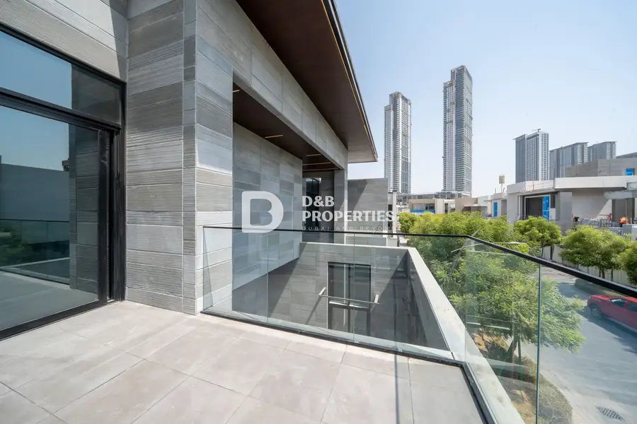 4BR+Maid+Office | Private Pool & Lift |Corner Plot