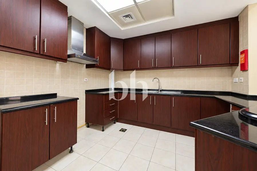1BR | Mid Floor | Unfurnished | V type | Vacant