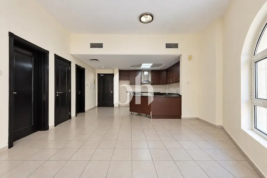1BR | Mid Floor | Unfurnished | V type | Vacant