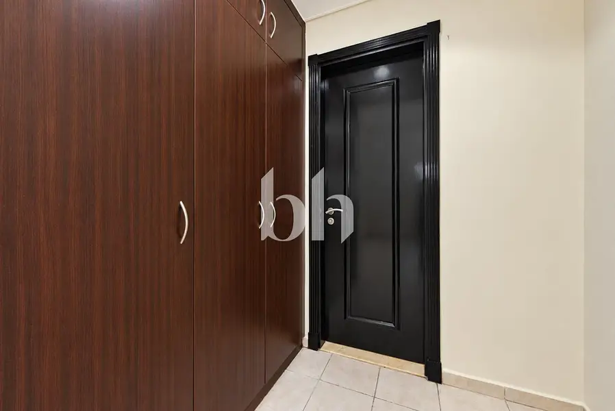 1BR | Mid Floor | Unfurnished | V type | Vacant