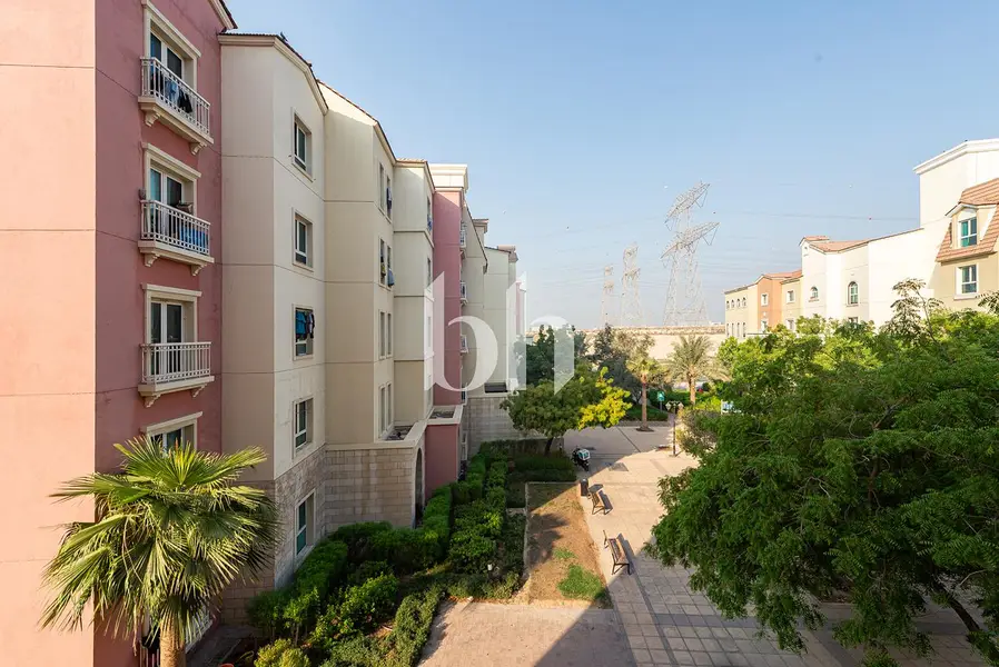 1BR | Mid Floor | Unfurnished | V type | Vacant