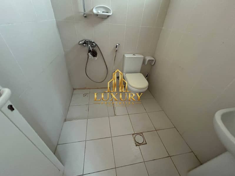 15 6 BR VILLA AVAILABLE WITH 3 MASTER ROOMS | WITH MAJLIS ALONG BIG AREA