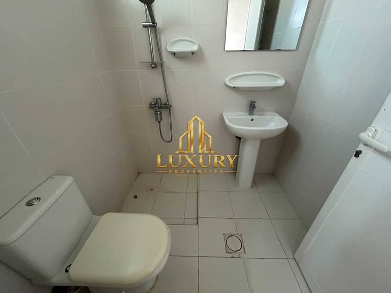 25 6 BR VILLA AVAILABLE WITH 3 MASTER ROOMS | WITH MAJLIS ALONG BIG AREA
