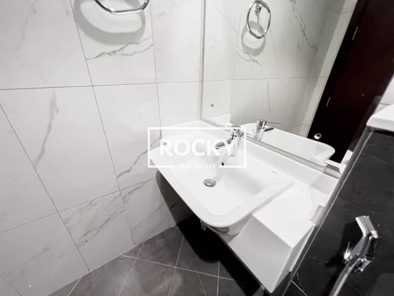 10 Rocky Real Estate - Business Bay - Art XVIII - apartment-0740. JPG