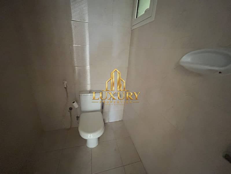 32 Spacious 6BHK Villa + Majlis | 6,000 Sq. Ft. | Private Parking | Hoshi