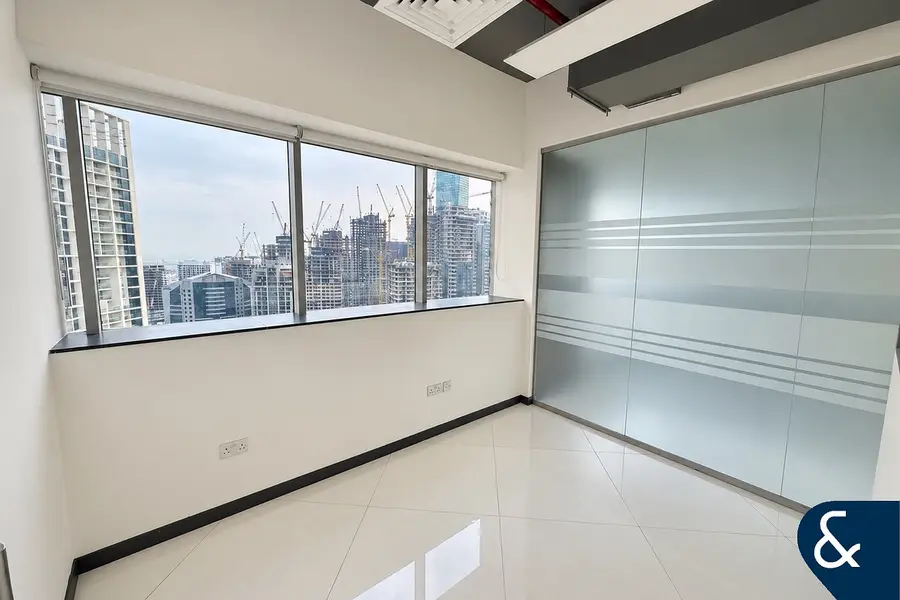 Fitted Unit | Vacant | Unfurnished