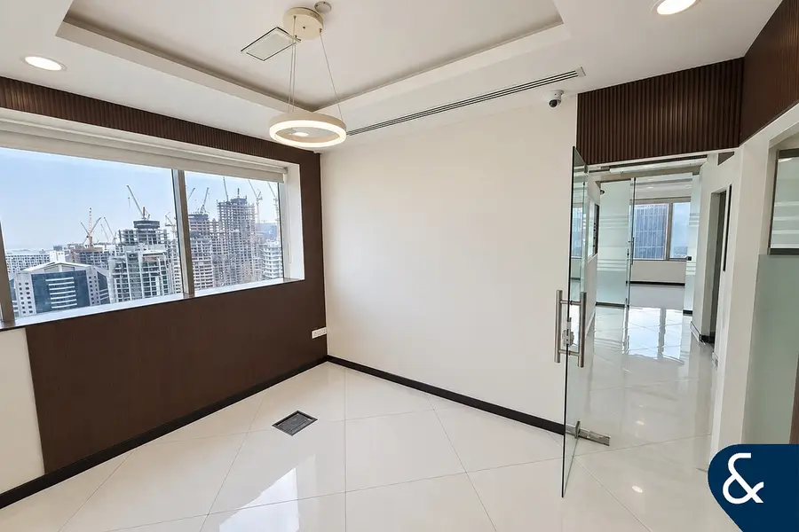 Fitted Unit | Vacant | Unfurnished