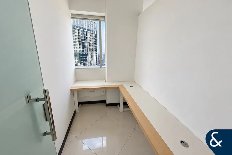 Fitted Unit | Vacant | Unfurnished