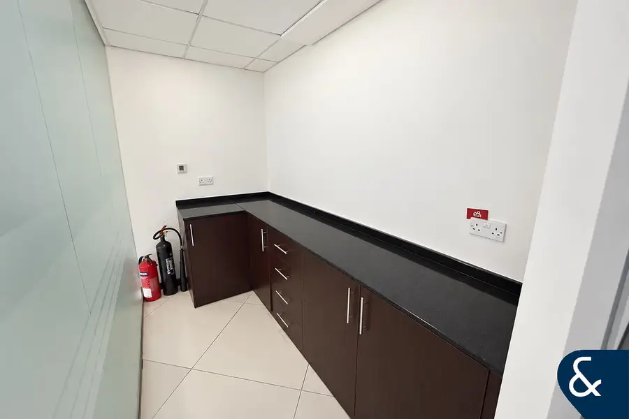 Fitted Unit | Vacant | Unfurnished