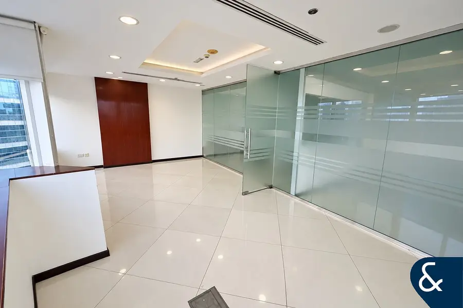 Fitted Unit | Vacant | Unfurnished