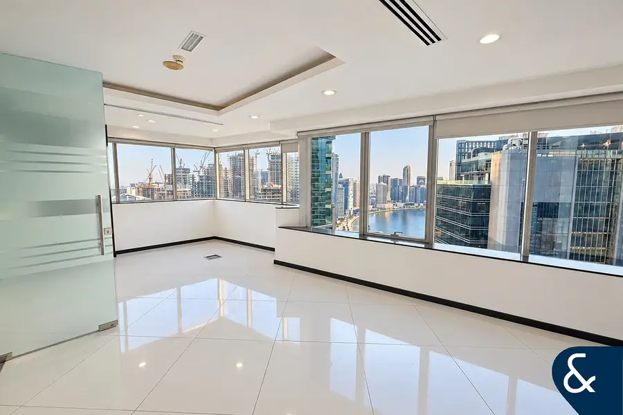 Fitted Unit | Vacant | Unfurnished