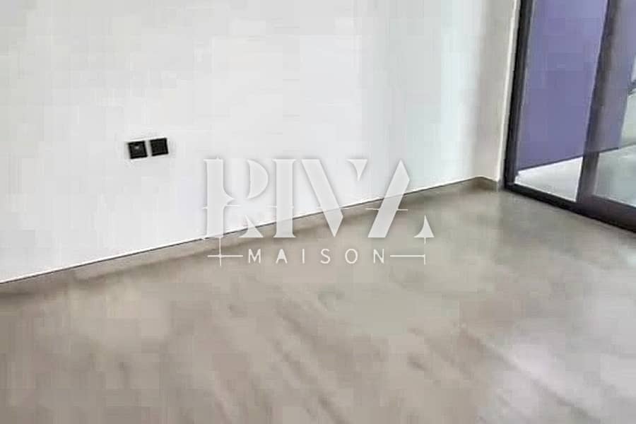 2 RM_LISTING_13_empty_room. jpg
