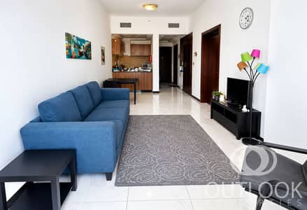 1 habitación Apartamento para en Venta en Jumeirah Village Circle (JVC), Dubai - Modern Blue Sofa Living Room. png 1 habitación Apartamento para en Venta en Jumeirah Village Circle (JVC), Dubai - Modern Blue Sofa Living Room. png