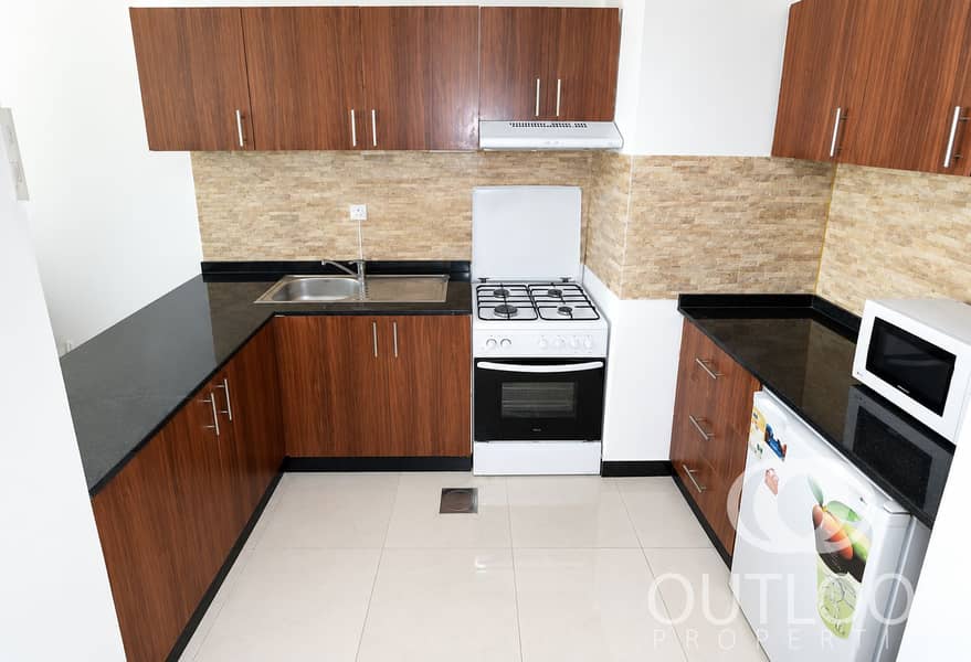 5 Bright Modern U-Shaped Kitchen. png