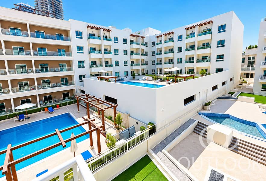 8 Modern Resort Courtyard Oasis. png